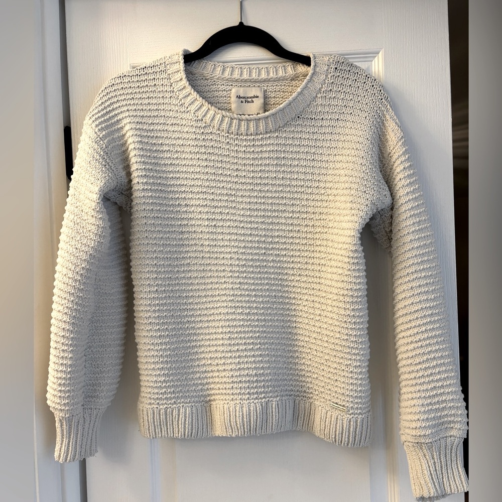 Abercrombie and Fitch women’s xs cream knit sweater